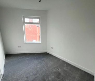 3 bedroom end of terrace house to rent - Photo 4