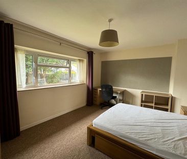 4 bedroom semi-detached house to rent - Photo 4