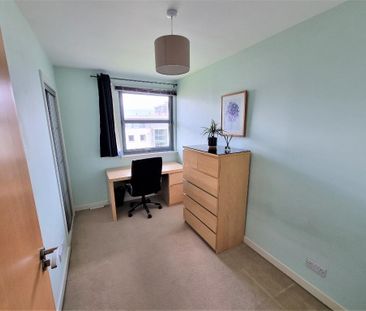 3 bedroom flat to rent - Photo 5
