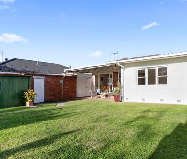 Stunning Bayside Family Home with Space, Style & Unbeatable Location - Photo 3