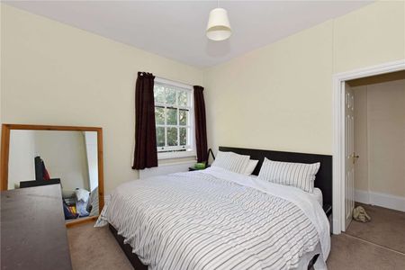 First floor period apartment with spacious accommodation in beautiful village of Cookham - Photo 3