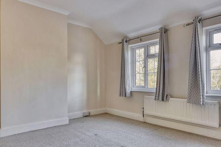 2 bedroom semi-detached house to rent - Photo 5