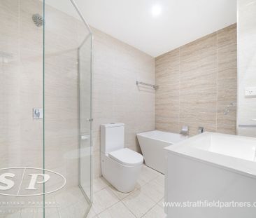 Contemporary 4 Bedroom Apartment - Photo 2