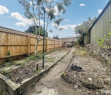3 bedroom end of terrace house to rent - Photo 1