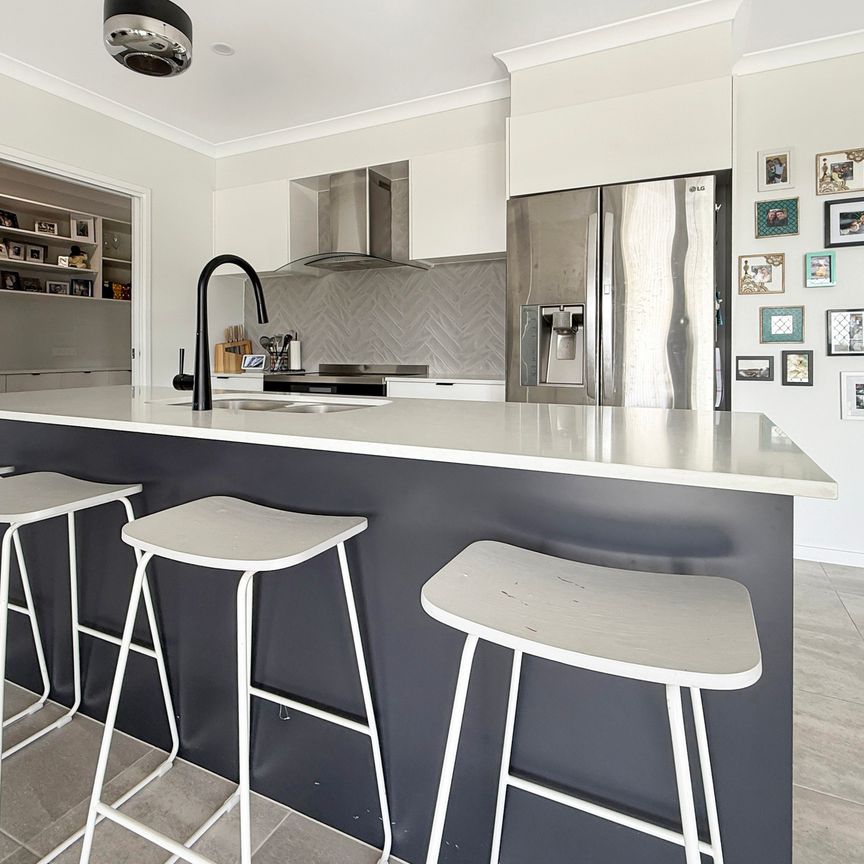 1 Bowie Avenue, - Photo 1