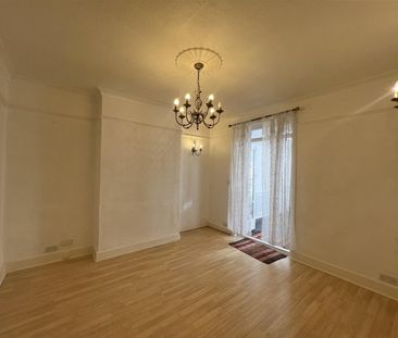 4 Bedroom House - Mid Terrace To Let - Photo 3
