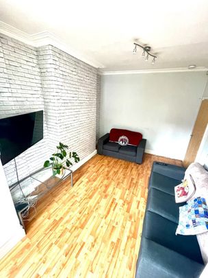 Room in a Shared House, Stanmore Place, LS4 - Photo 1