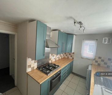 2 bedroom maisonette to rent - Photo 4