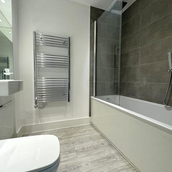 High Street, Staines - 2 bedrooms Property for lettings - Seymours - Photo 1