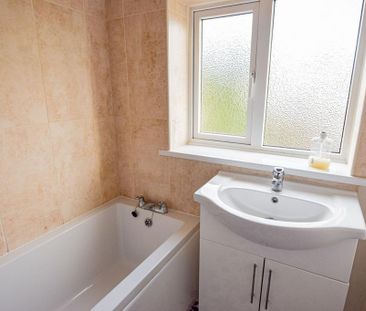 2 bedroom semi-detached house to rent - Photo 4