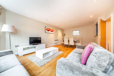 3 bedroom flat to rent - Photo 2