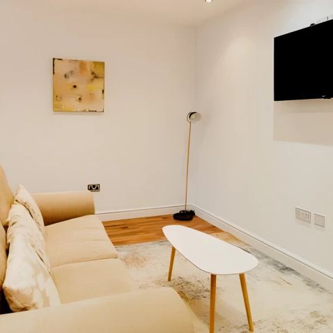 One Bedroom Apartment - Photo 1