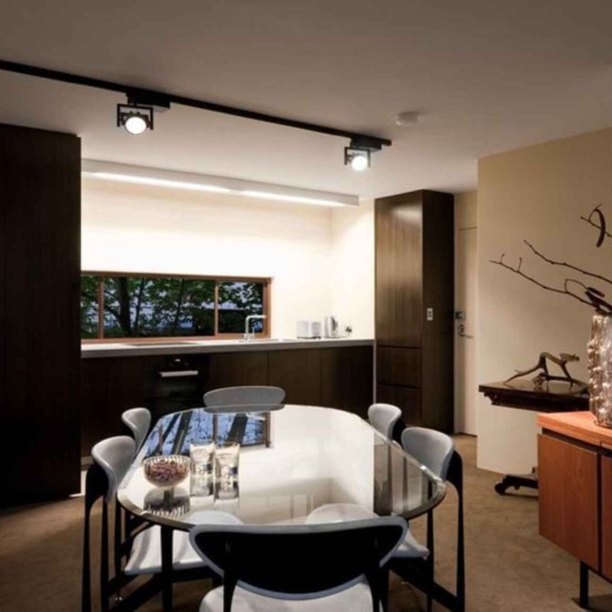 Immaculate Furnished Studio (One Bedroom Size) with Harbour & City Views - Photo 1