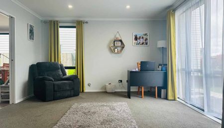 Modern, Spacious & Perfectly Positioned Family Home!! - Photo 2