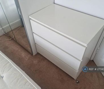 1 bedroom in a flat share to rent - Photo 1