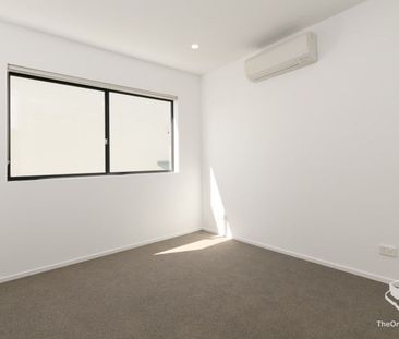 2 bed, 2 bath fully air con avail 3/11 - Photo 2