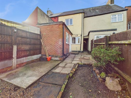 2 bedroom Town house to rent - Photo 1