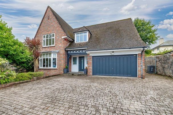 4 bedroom detached house to rent - Photo 1