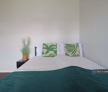 4 bedroom flat to rent - Photo 6