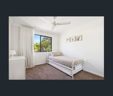 Largest Townhouse in the Complex – Spacious & Renovated! - Photo 5
