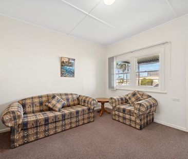 46 Thompson Street, Long Jetty NSW 2261 - House For Rent | Domain - Photo 2