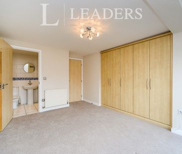 2 bedroom apartment to rent Park View Road, Hove, East Sussex, BN3 - Photo 5