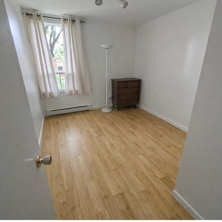 4 ½ – Entièrement rénové - DISPO DÈS LE 1ER AOÛT - Photo 3