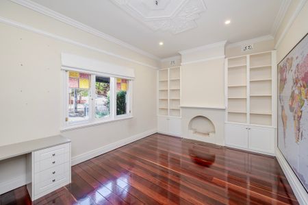 Gorgeous Character Home - Six Month Lease - Photo 3