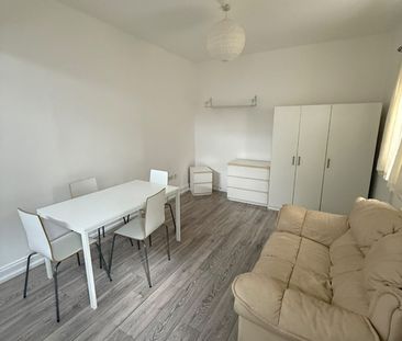 Studio Flat, Sevington Road, NW4 - Photo 1