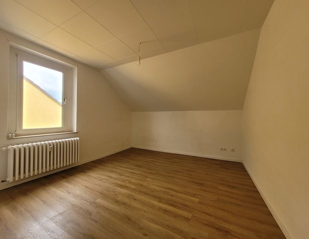 Gemütliches renoviertes Dachgeschoss…2 Zimmer, Küche, Bad - Photo 1