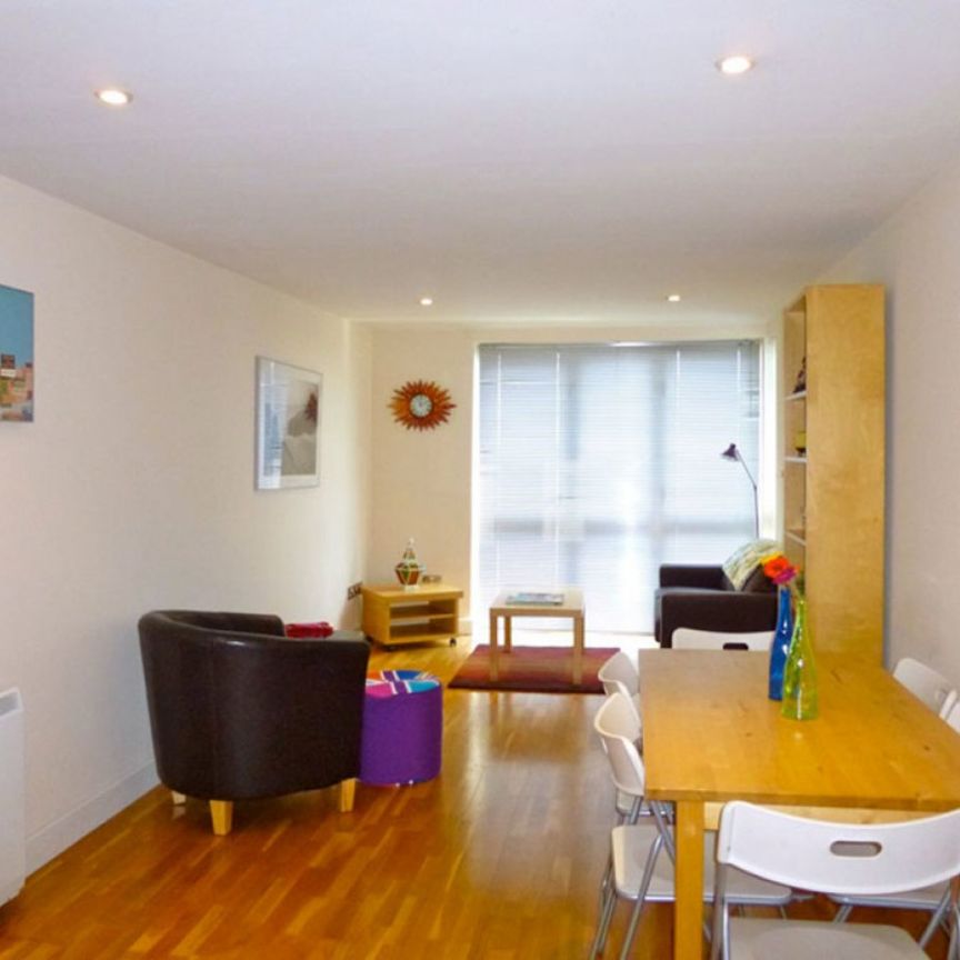 2 bed Apartment for Rent - Photo 1