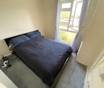 3 bedroom end of terrace house to rent - Photo 3