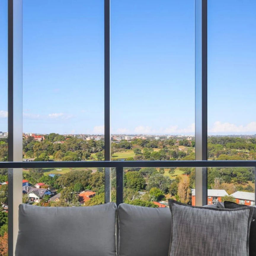 THREE BEDROOM PENTHOUSE WITH PANAROMIC VIEWS - Photo 1