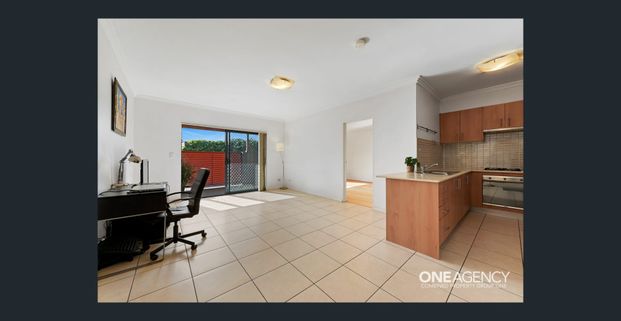 OVERSIZED 2 BEDROOM UNIT IN BOUTIQUE COMPLEX! AVAILABLE NOW! - Photo 1