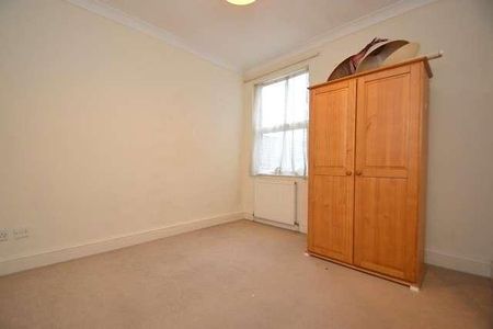 Bedroom Ground Floor Maisonette In Godalming, GU7 - Photo 2