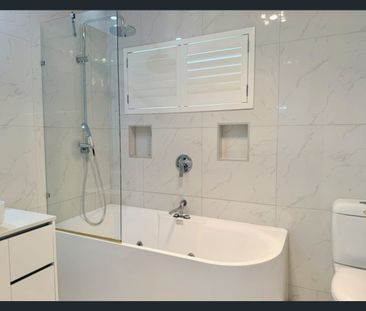 Stylish Furnished 3-Bed Home in North Bendigo - Photo 3