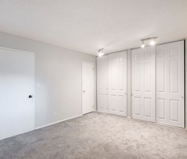 3 Bed, 2 Storey Condo in The Pines - December's Rent is only $475!!! - Photo 2