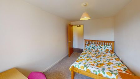 2 bedroom flat to rent - Photo 4