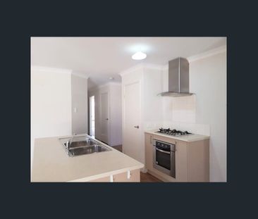 3 Bedroom, 2 Bathroom Family Home for Lease – Prime Medina Location - Photo 5