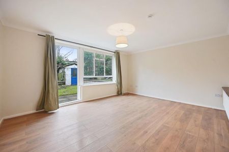 3 Bed Maisonette, Glamis Court, W3 - Photo 2
