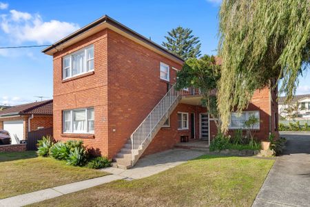 Fully Furnished | Electricity, Water & Internet Included - Photo 4