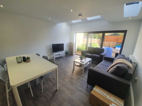 Middle Way, Oxford, OX2 - Photo 1