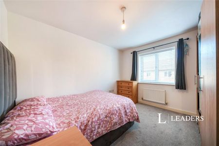 4 bedroom detached house to rent - Photo 4