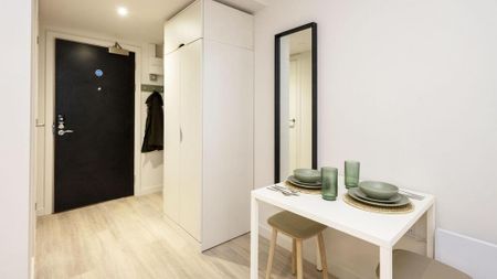 1 bedroom in a flat share to rent - Photo 2