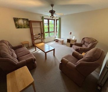 2 bedroom flat to rent - Photo 2