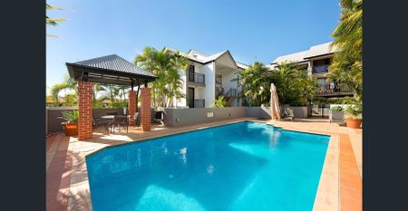 Unfurnished - Luxury Renovated Apartment with Pool and Secure Parking - Photo 3