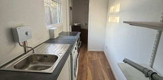 1 Bed Flat, Castleton Road, CR4 - Photo 2