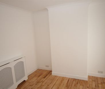 2 bedroom Terraced House to let - Photo 4