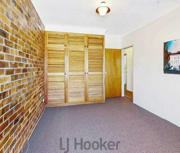 Well-Presented 2-Bedroom Unit With Lake Views - Photo 3