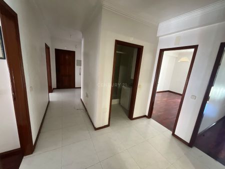 Apartamento T4 (5 assoalhadas) no centro da Moita - Photo 2